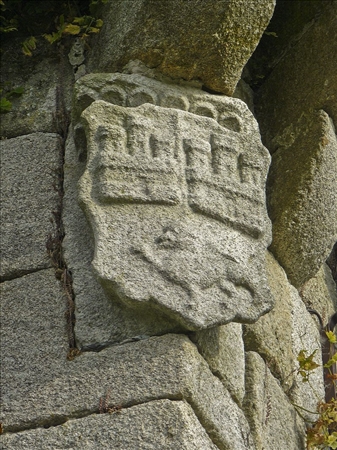 800px-escudo_castelo_de_maceda.jpg