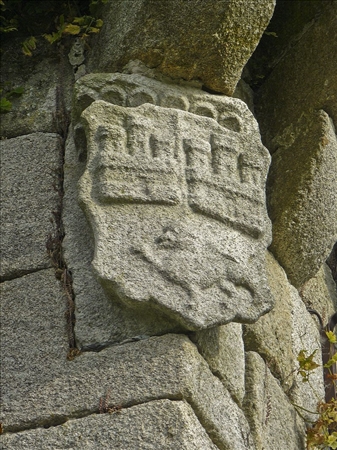 800px-escudo_castelo_de_maceda.jpg