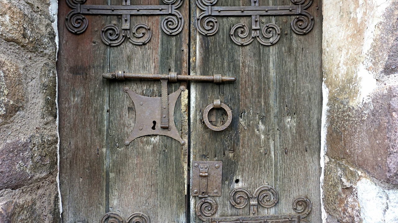 door-2365563_1280.jpg