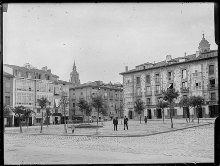 gui-iii-008_14-e.guinea_plaza-de-bilbao.jpg