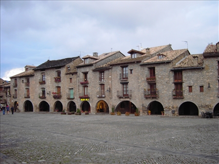 plaza_mayor_de_l'ainsa.jpg