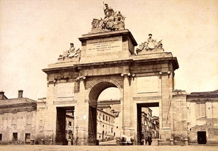 puerta de toledo 1879.jpg